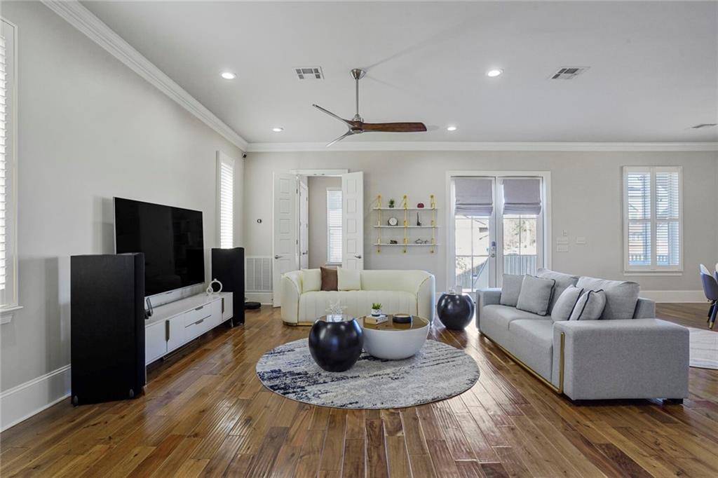 6080 GENERAL HAIG Street