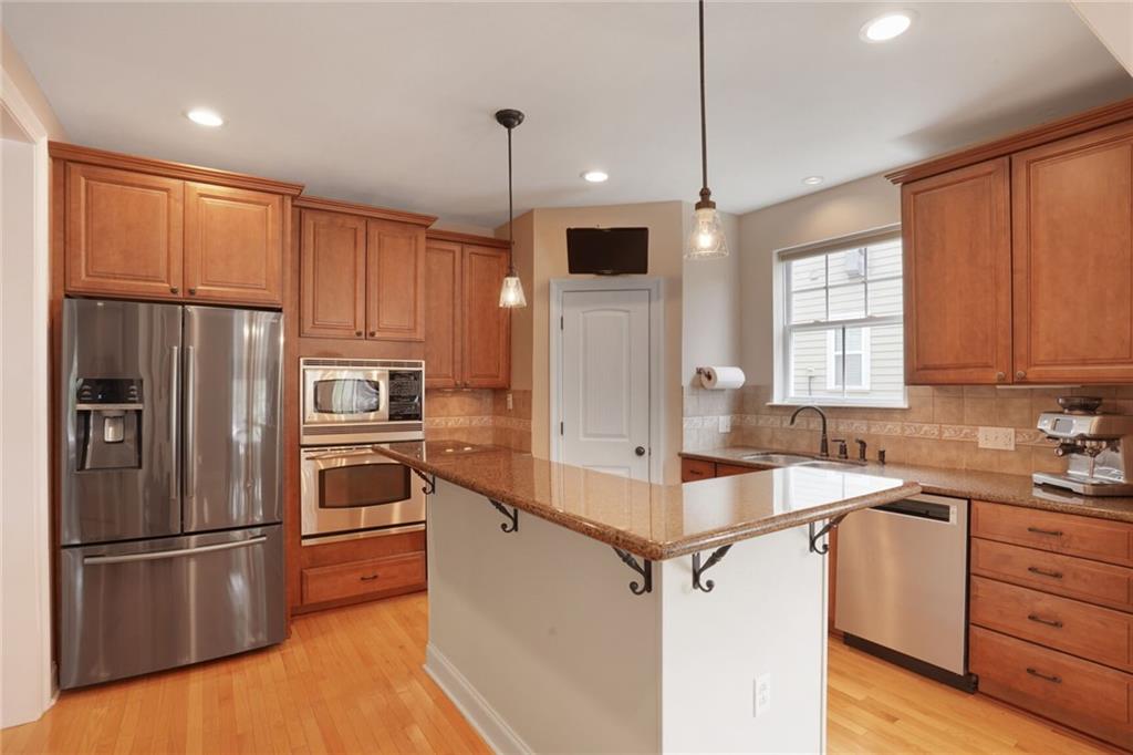 6935 LOUIS XIV Street