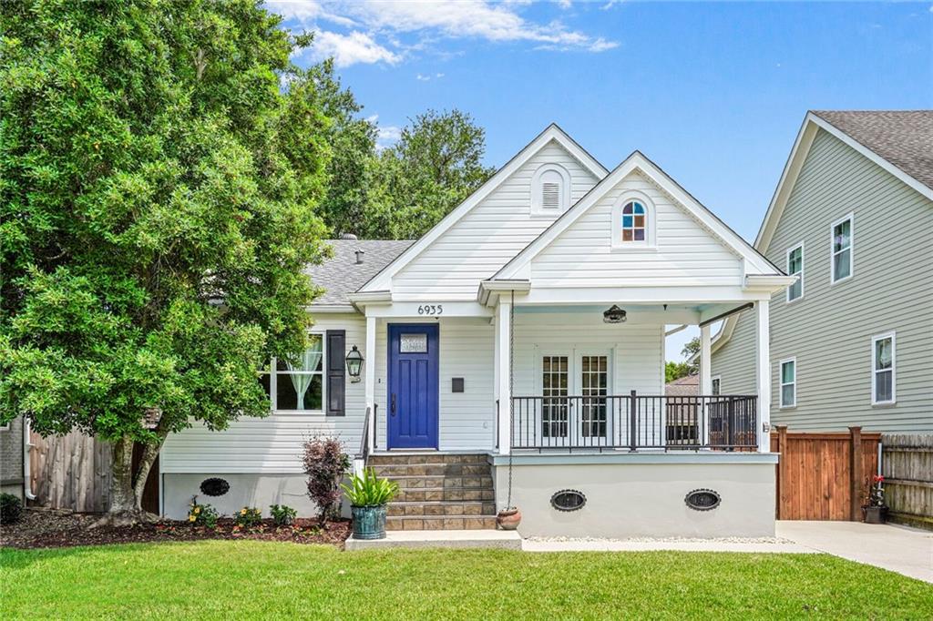 6935 LOUIS XIV Street