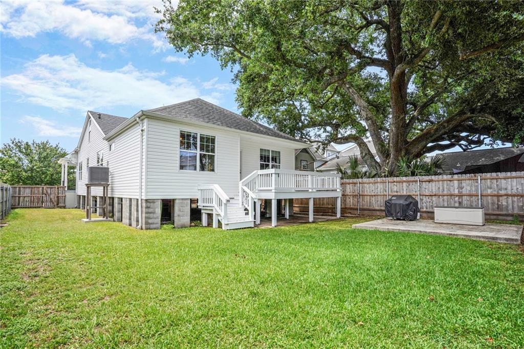 6935 LOUIS XIV Street