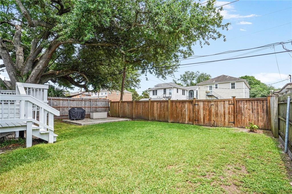 6935 LOUIS XIV Street