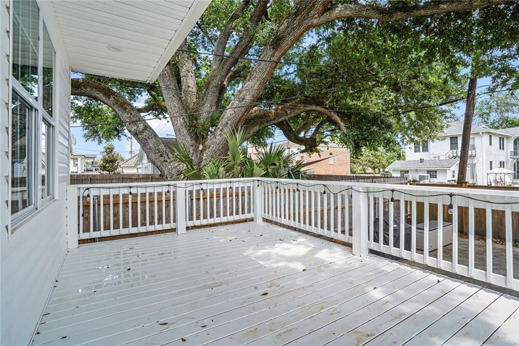 6935 LOUIS XIV Street