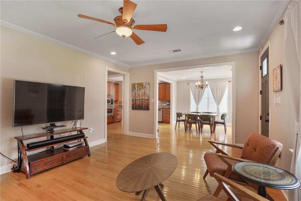 6935 LOUIS XIV Street