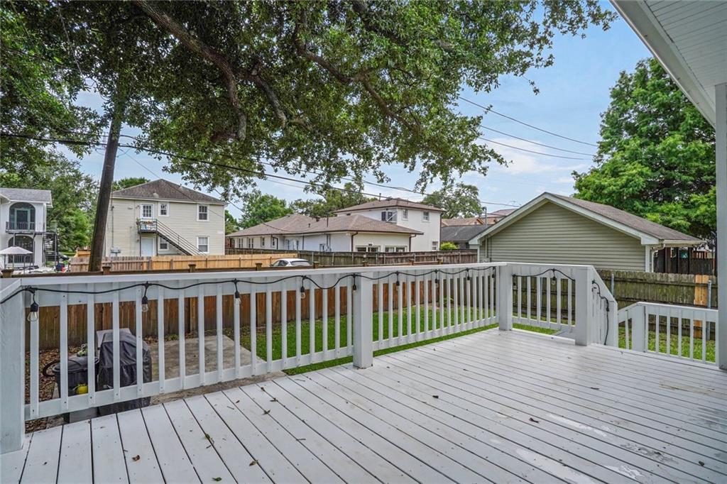 6935 LOUIS XIV Street