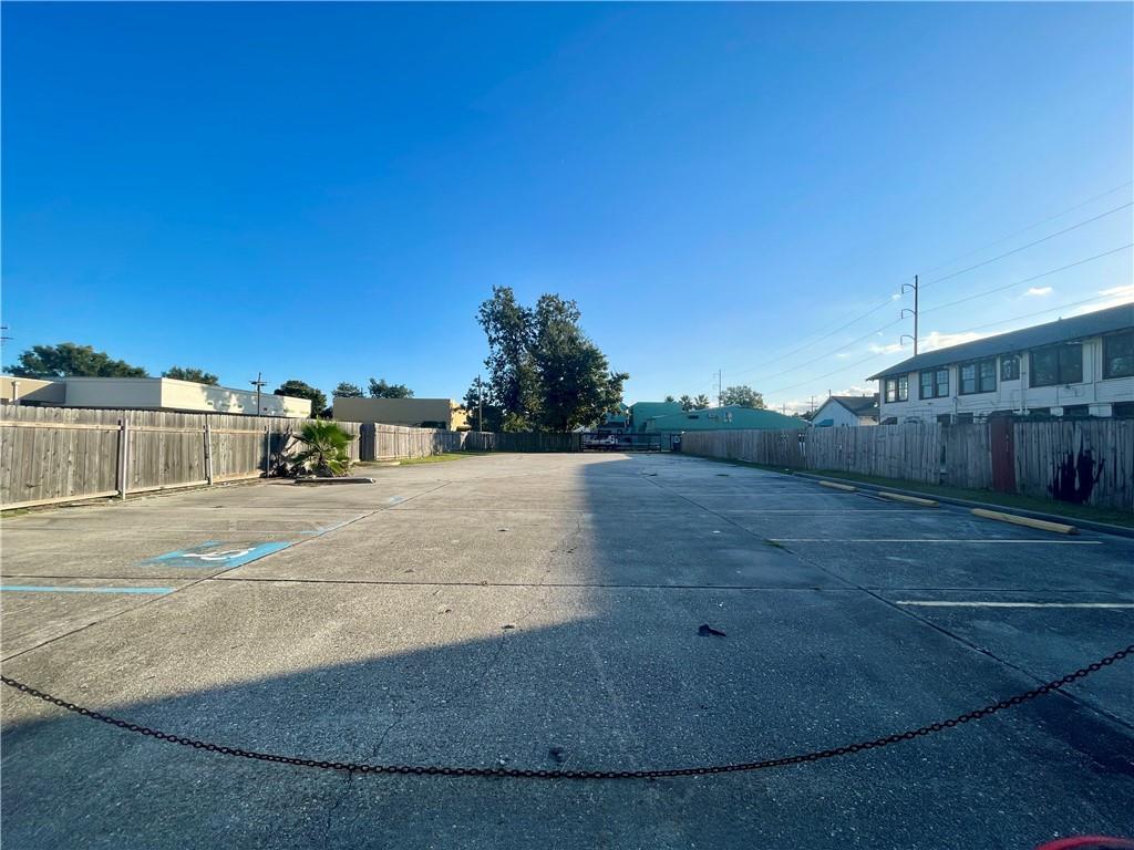 3827 FRENCHMEN Street