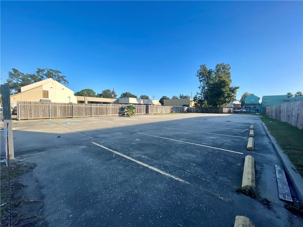 3827 FRENCHMEN Street