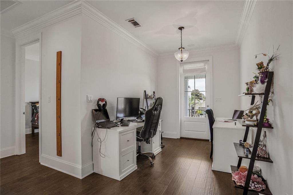 6818 LOUISVILLE Street