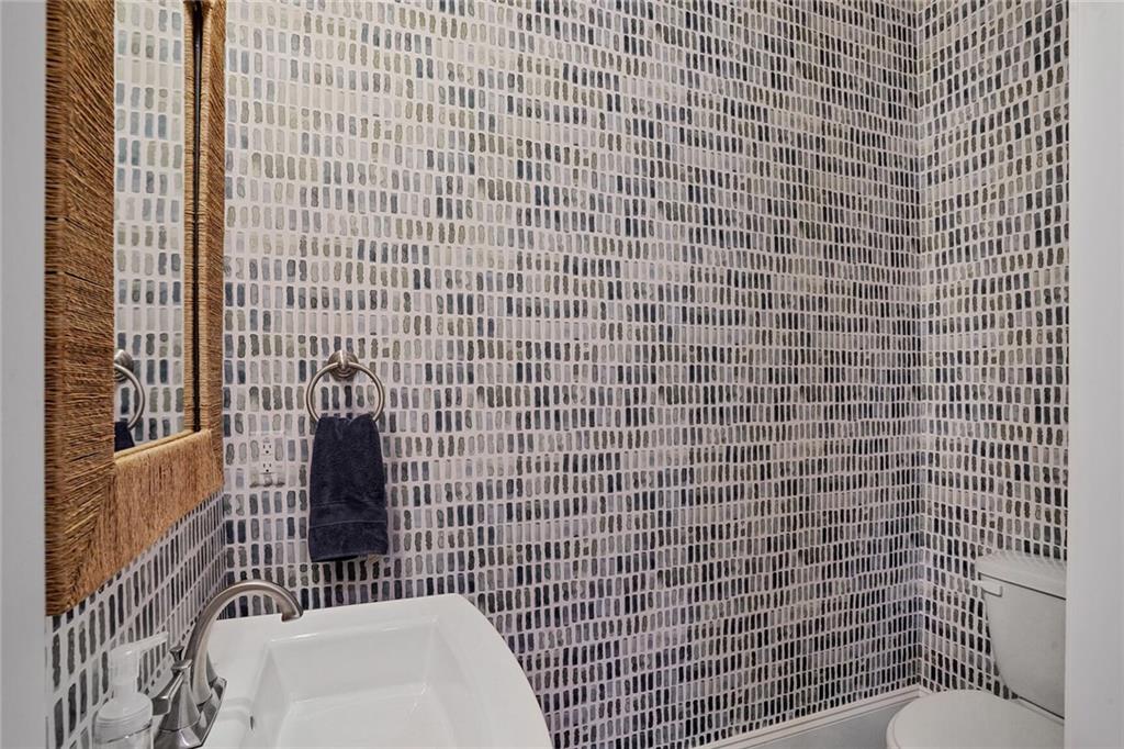 6818 LOUISVILLE Street