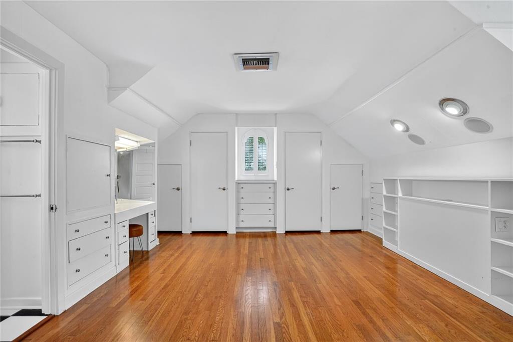 5978 LOUIS XIV Street