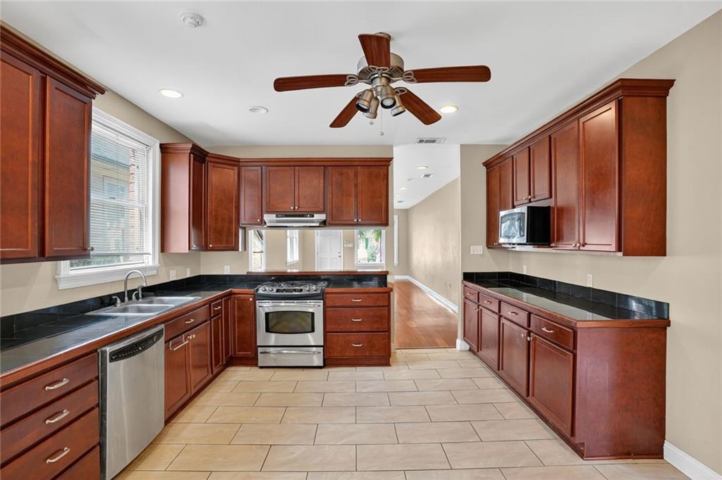 5835 LOUIS XIV Street