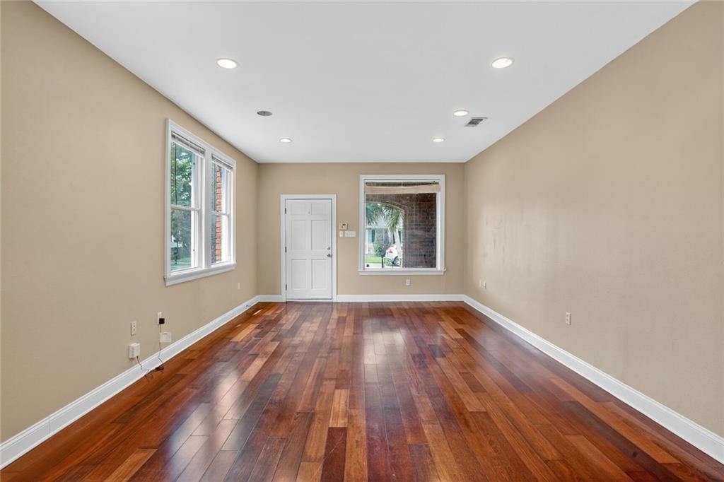 5835 LOUIS XIV Street