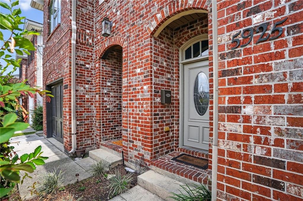 5925 MILNE Boulevard