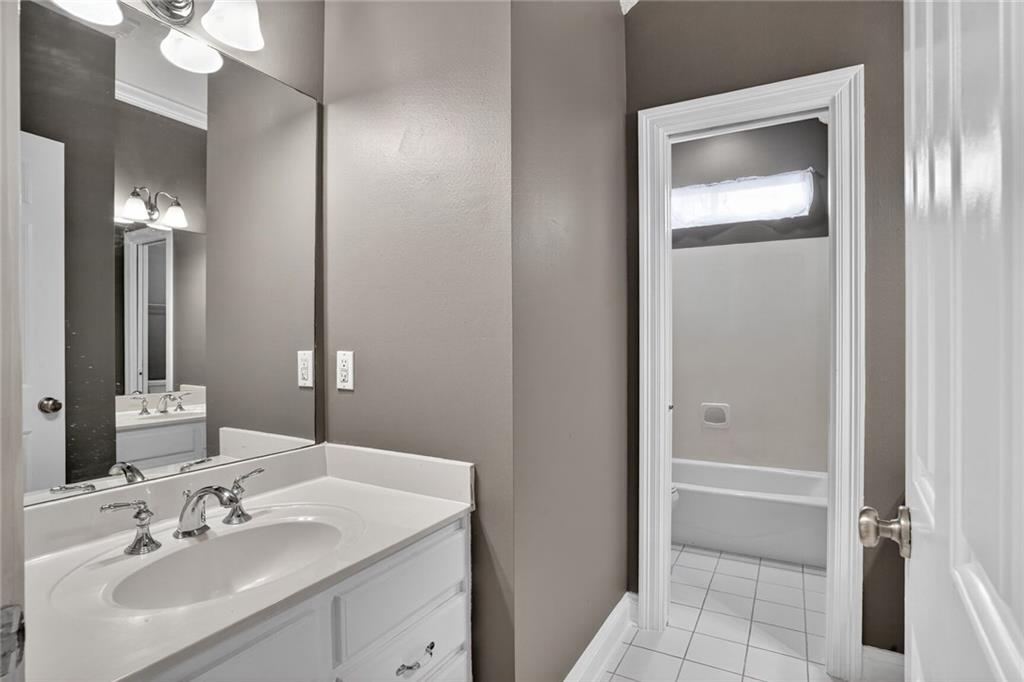 5925 MILNE Boulevard