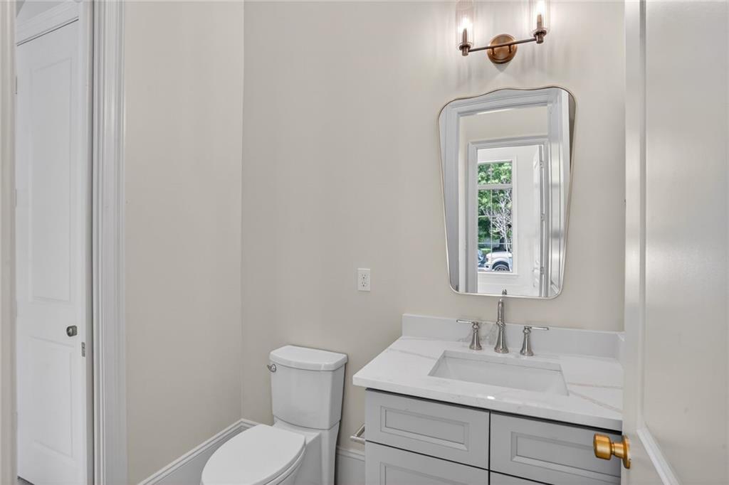 6158 LOUIS XIV Street