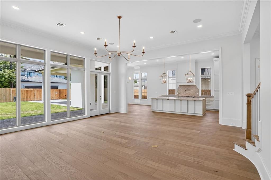 6158 LOUIS XIV Street