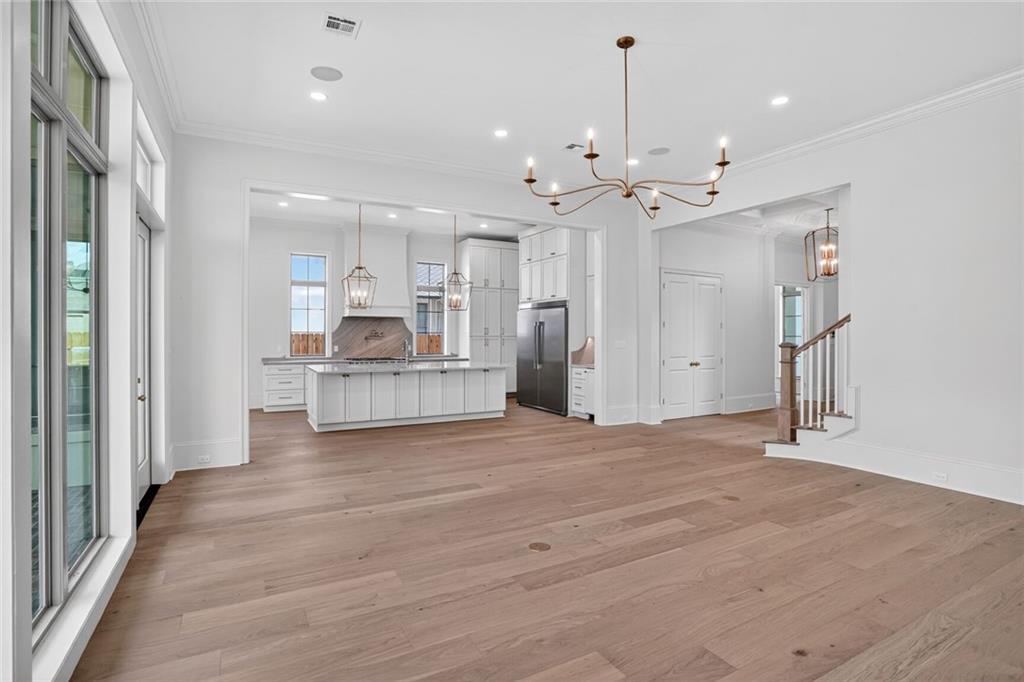 6158 LOUIS XIV Street