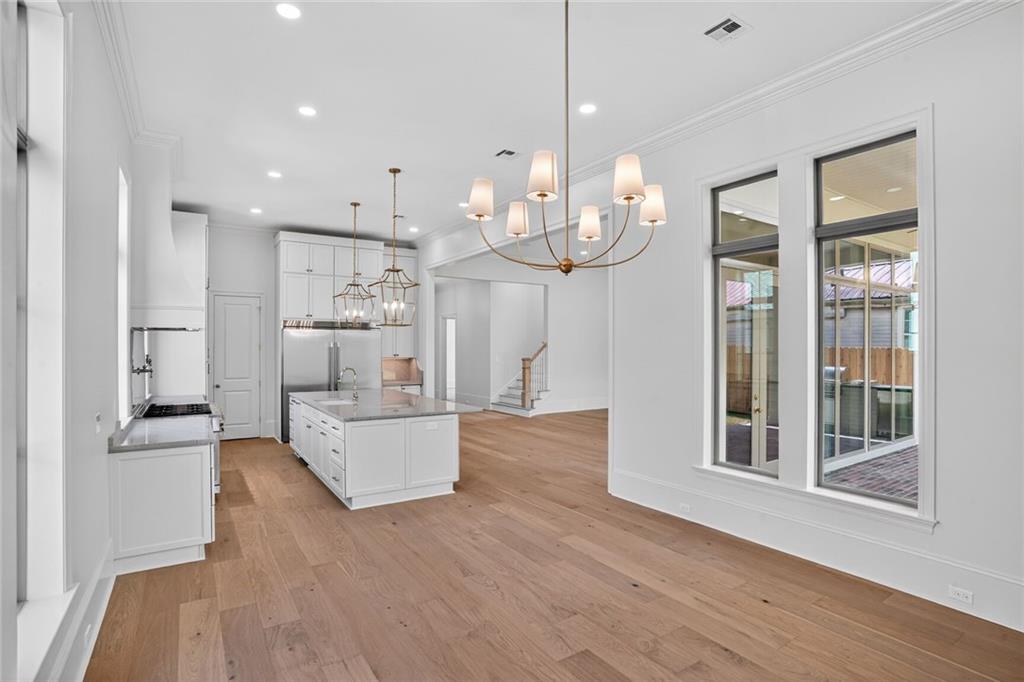 6158 LOUIS XIV Street