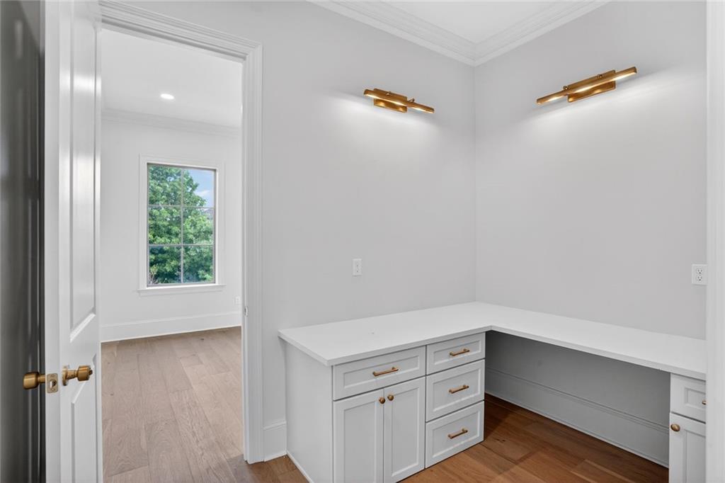 6158 LOUIS XIV Street