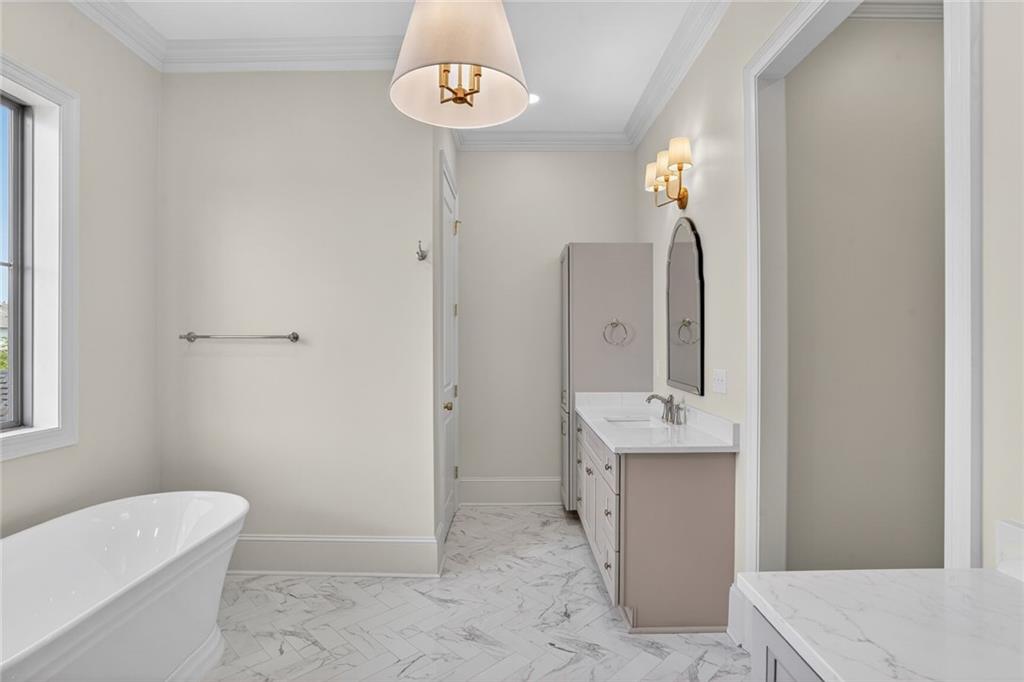 6158 LOUIS XIV Street