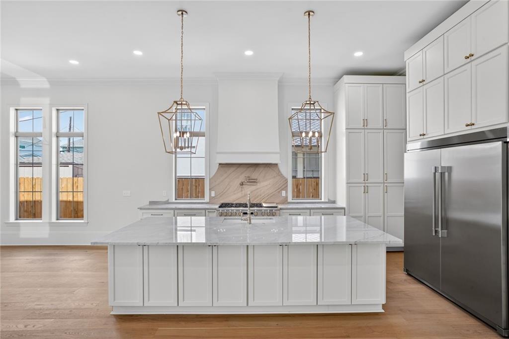 6158 LOUIS XIV Street