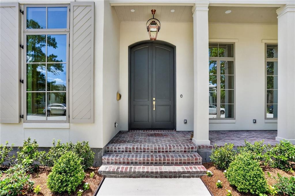 6158 LOUIS XIV Street