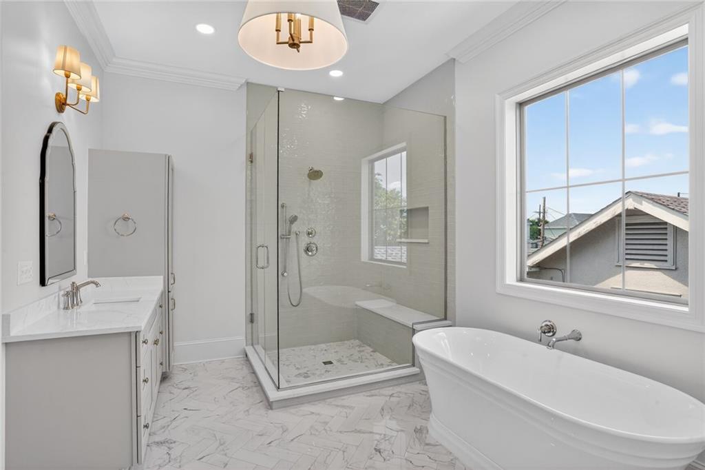 6158 LOUIS XIV Street