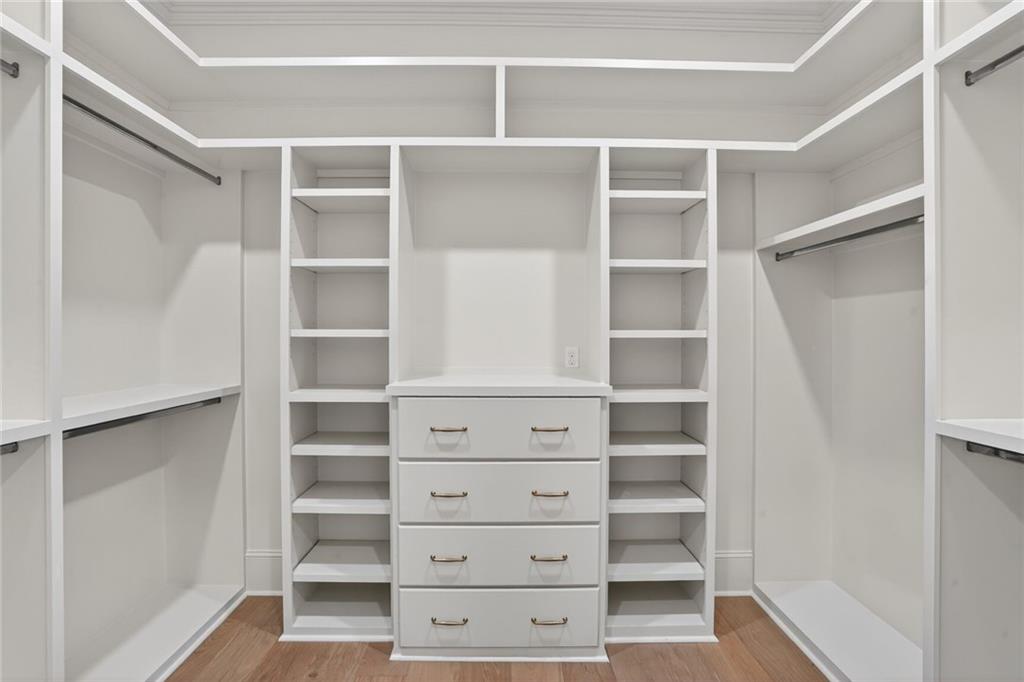 6158 LOUIS XIV Street