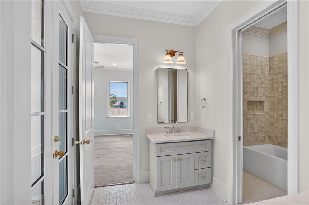 6158 LOUIS XIV Street