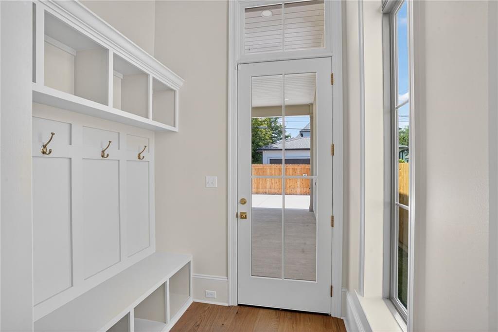 6158 LOUIS XIV Street