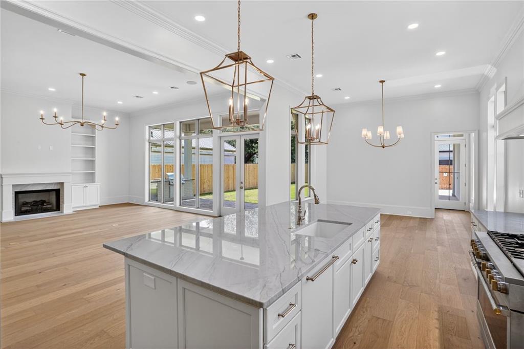 6158 LOUIS XIV Street