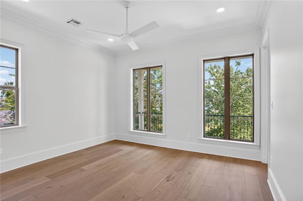 6158 LOUIS XIV Street