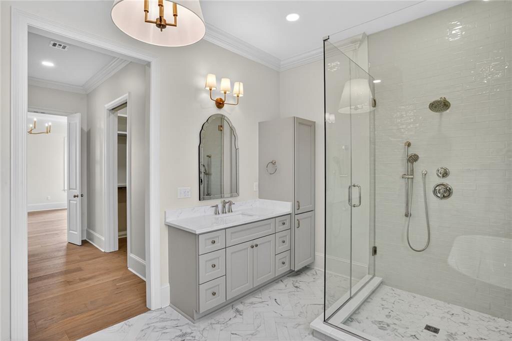 6158 LOUIS XIV Street