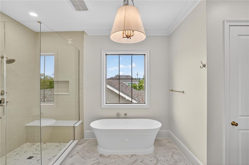 6158 LOUIS XIV Street