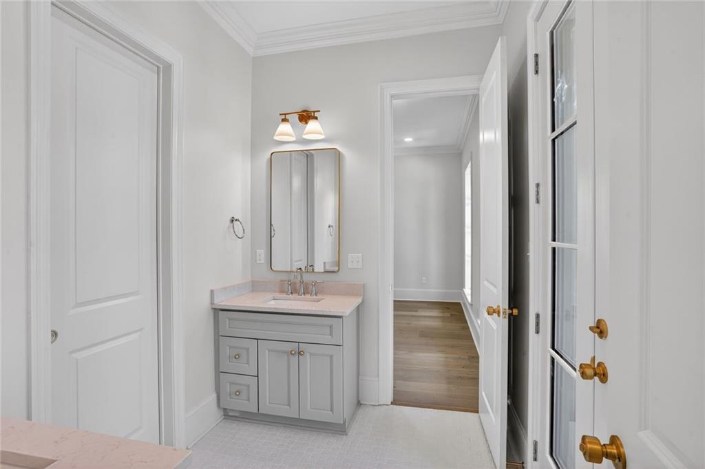 6158 LOUIS XIV Street