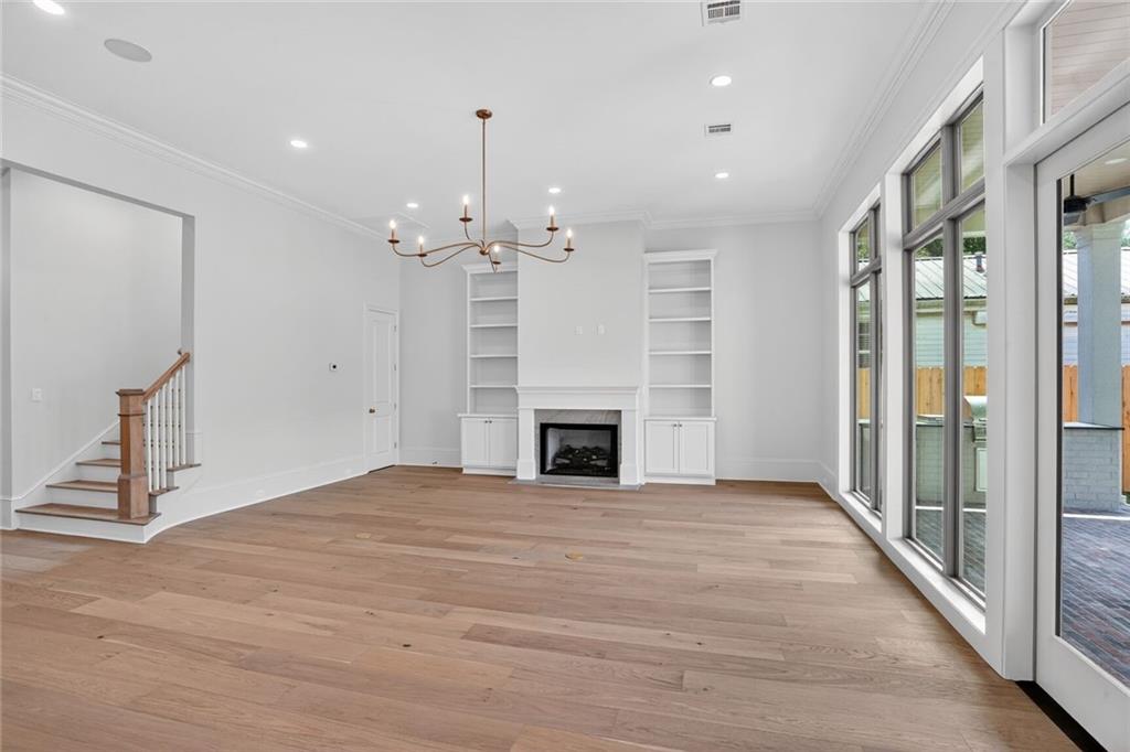 6158 LOUIS XIV Street