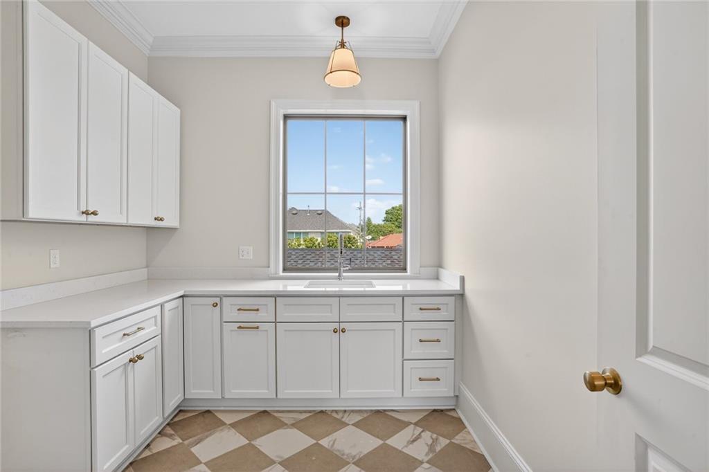 6158 LOUIS XIV Street