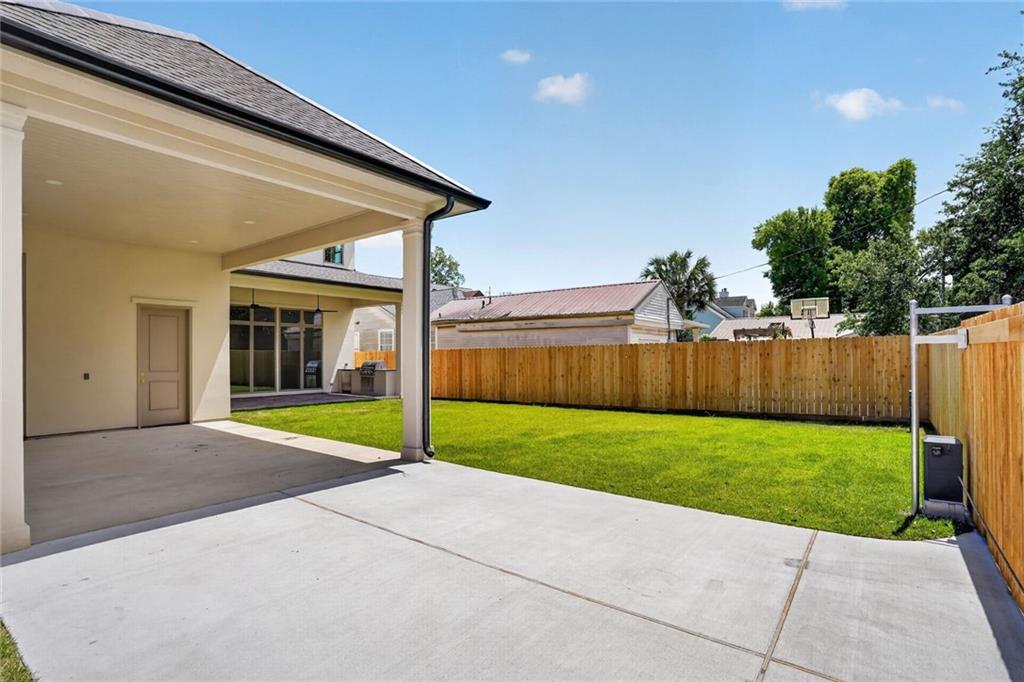 6158 LOUIS XIV Street