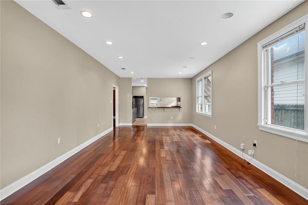 5835 LOUIS XIV Street