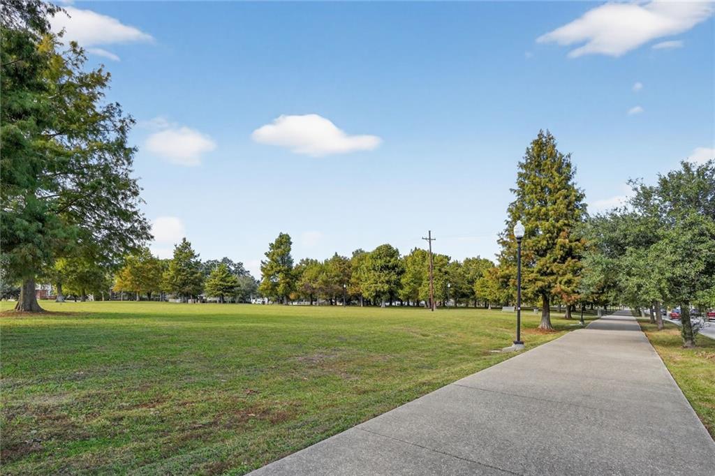 6375 WEST END Boulevard