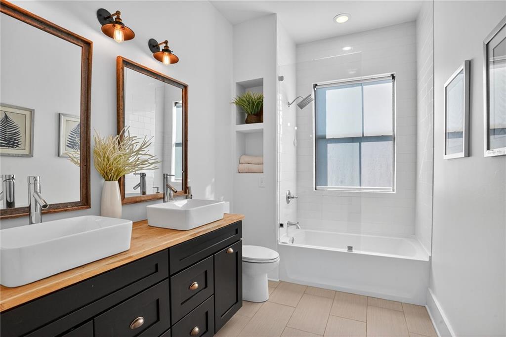 6375 WEST END Boulevard