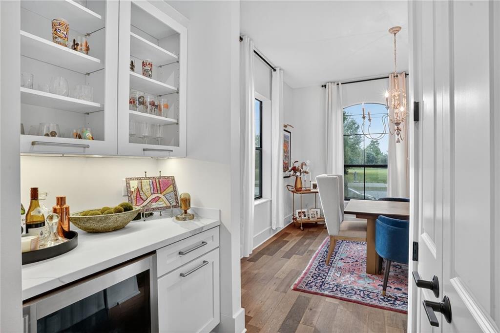 6375 WEST END Boulevard