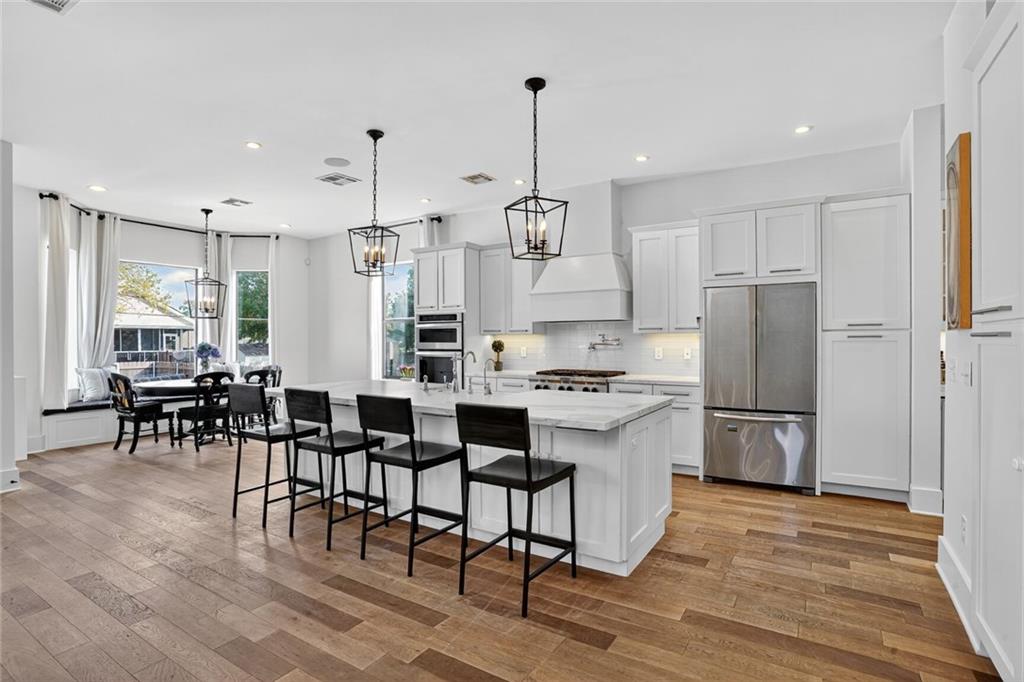 6375 WEST END Boulevard