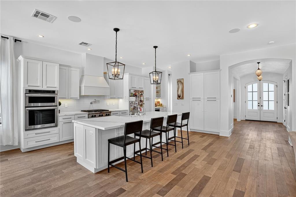 6375 WEST END Boulevard