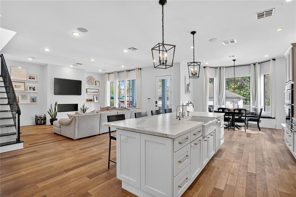 6375 WEST END Boulevard