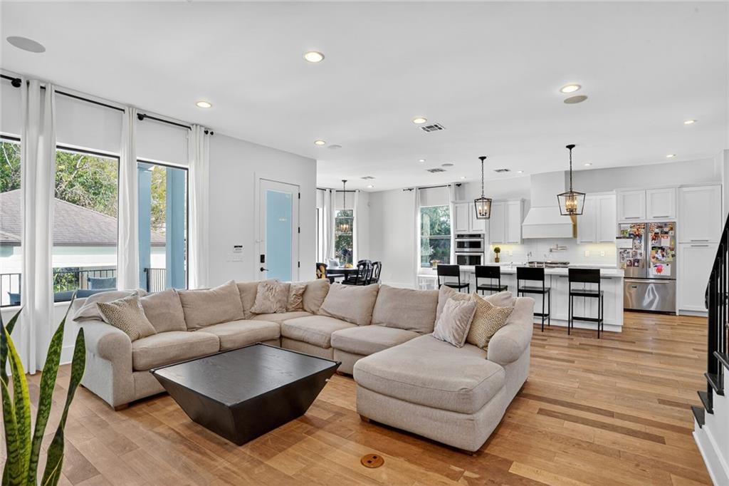 6375 WEST END Boulevard