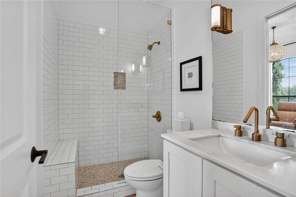 6375 WEST END Boulevard