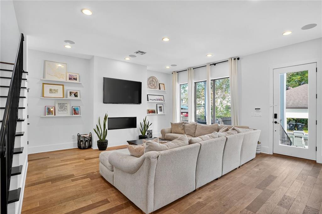 6375 WEST END Boulevard