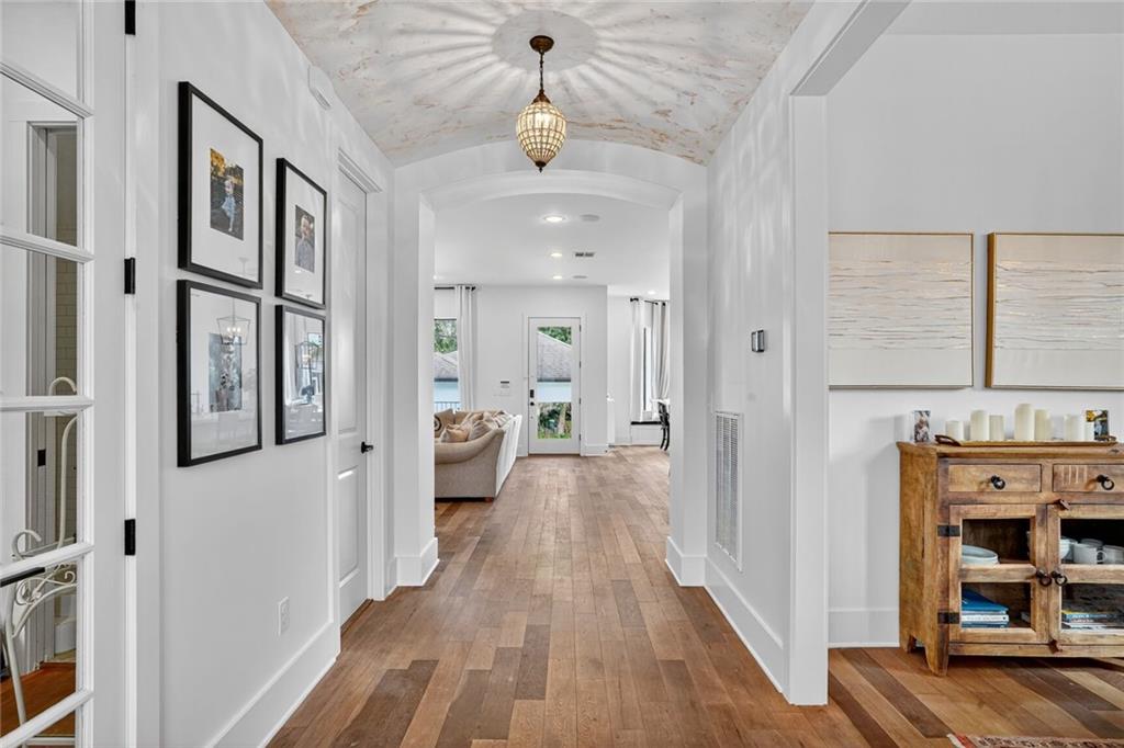 6375 WEST END Boulevard