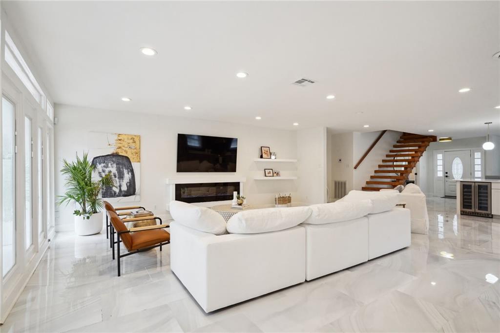 5537 CHERLYN Drive