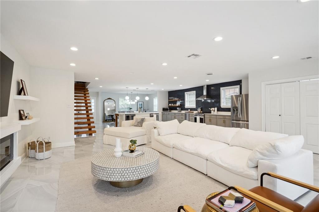 5537 CHERLYN Drive